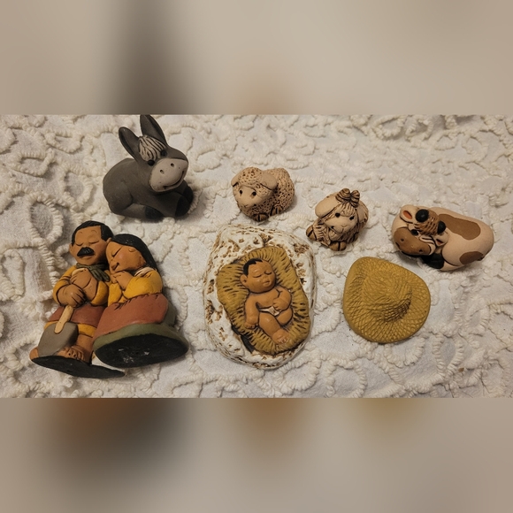 CIAP Miniature Figurines Nativity Set Lot Of 8 Sheep Cow Baby Hat - Picture 1 of 8